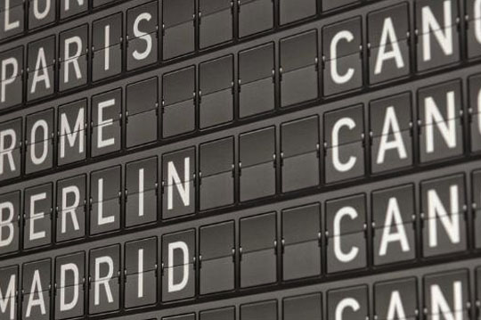 Pantalla de vuelos cancelados